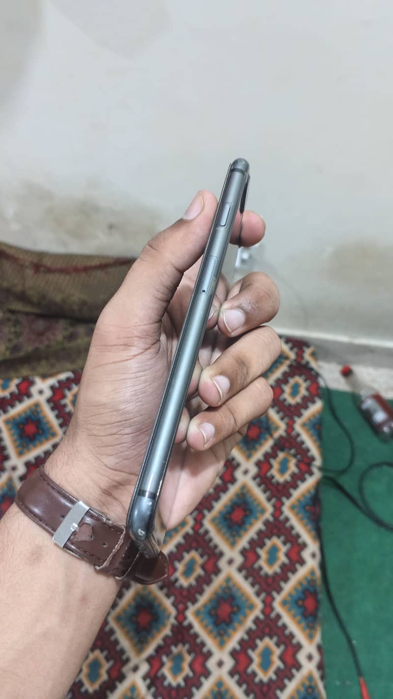 Apple iPhone 8 Plus 3