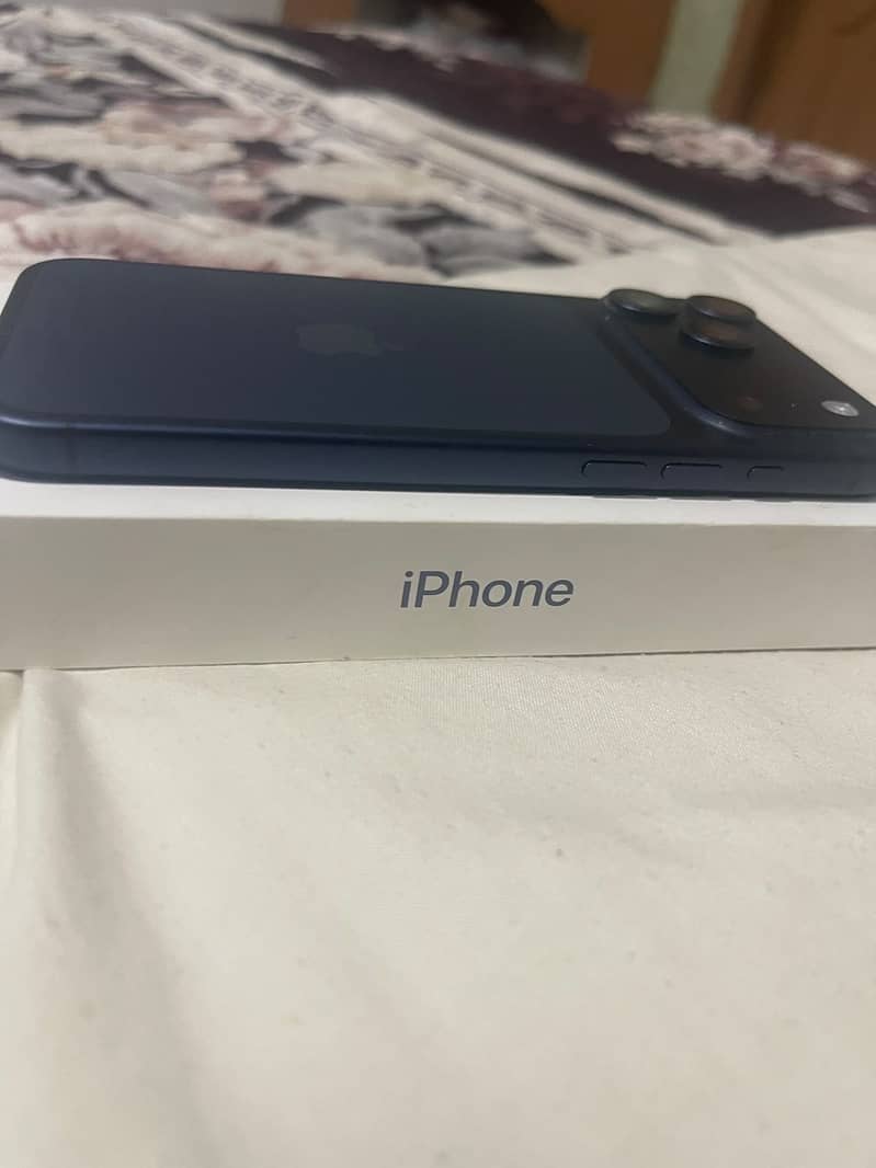 Apple iPhone 17 Pro Max 2