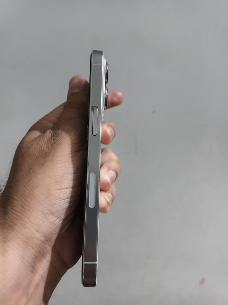 Apple iPhone 13 Pro 2