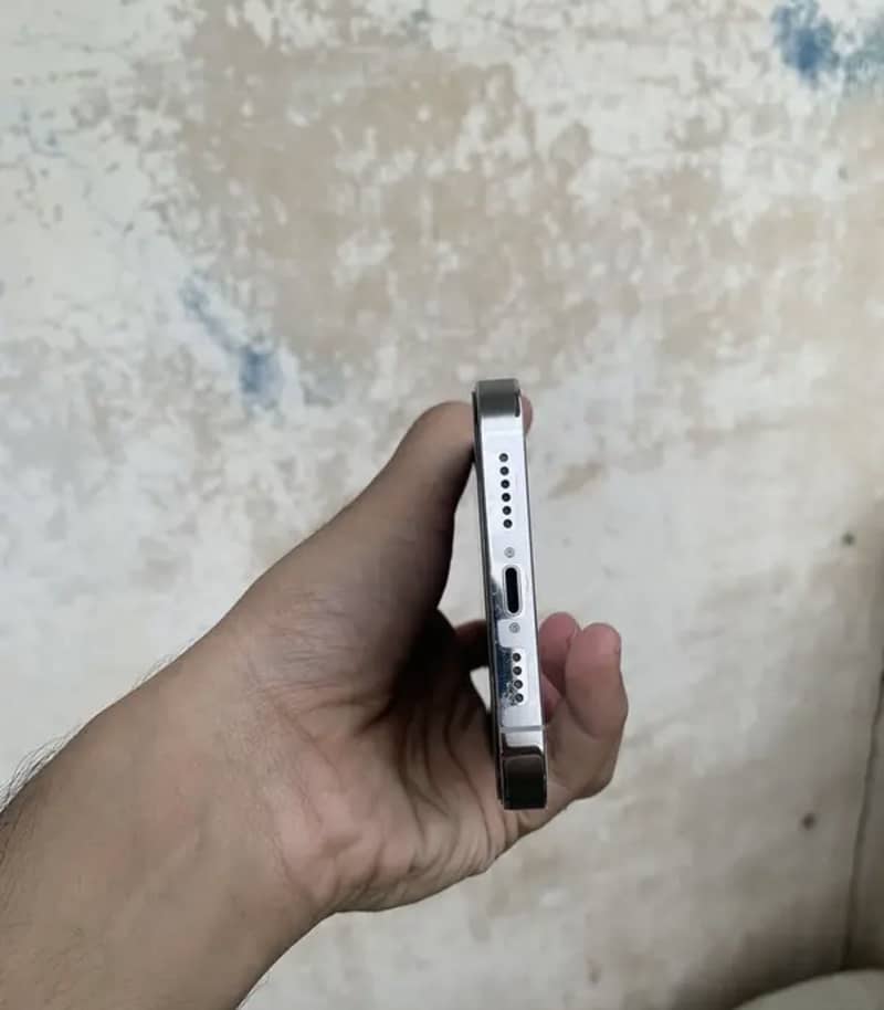 Apple iPhone 14 Pro Max 1