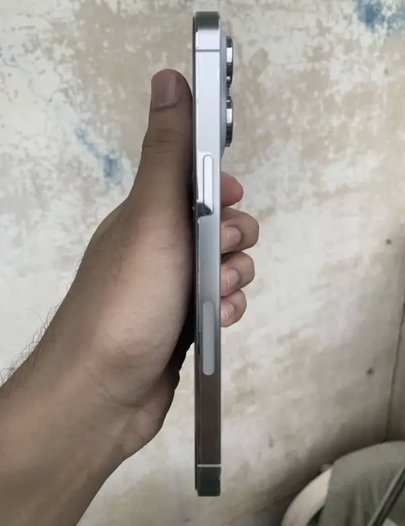 Apple iPhone 14 Pro Max 2