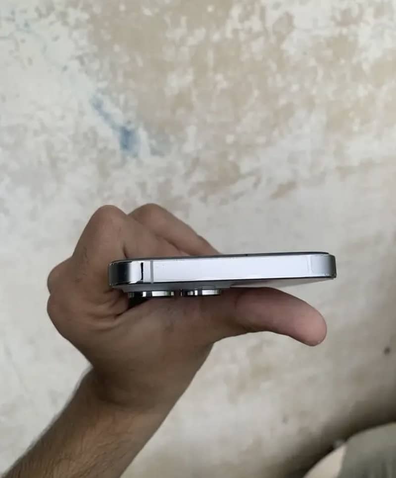 Apple iPhone 14 Pro Max 4