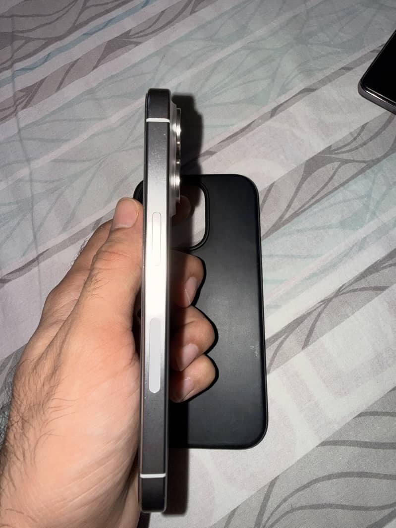 Apple iPhone 15 Pro 2