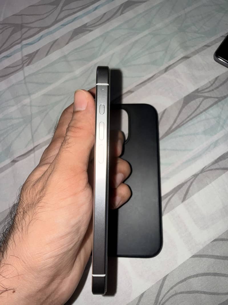 Apple iPhone 15 Pro 3