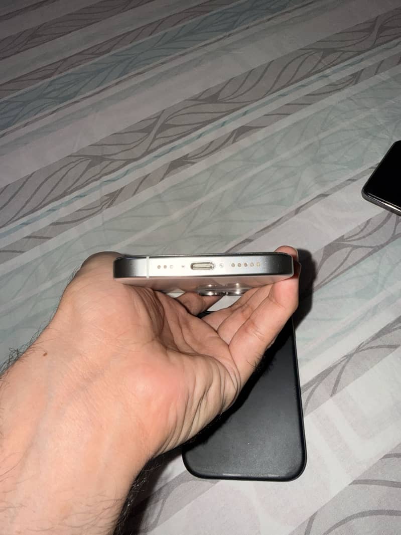Apple iPhone 15 Pro 4