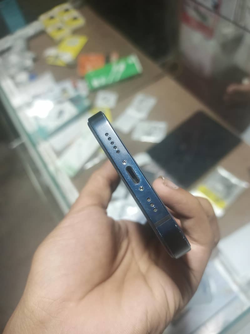 Apple iPhone 12 9