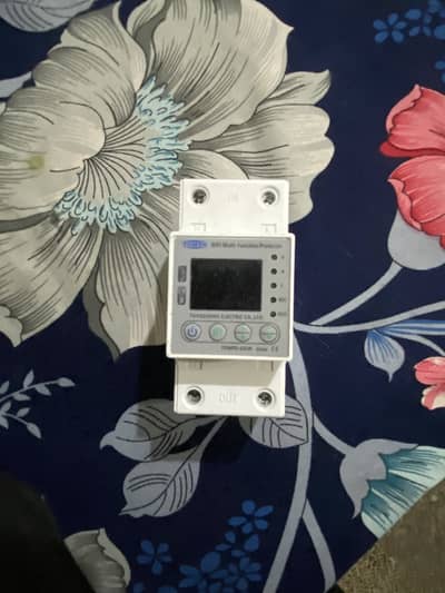 TOMZN wifi multi function breaker