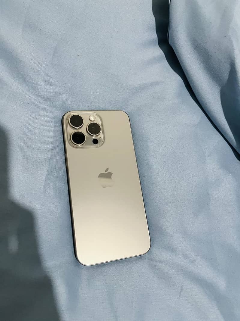 Apple iPhone 15 Pro Max 1