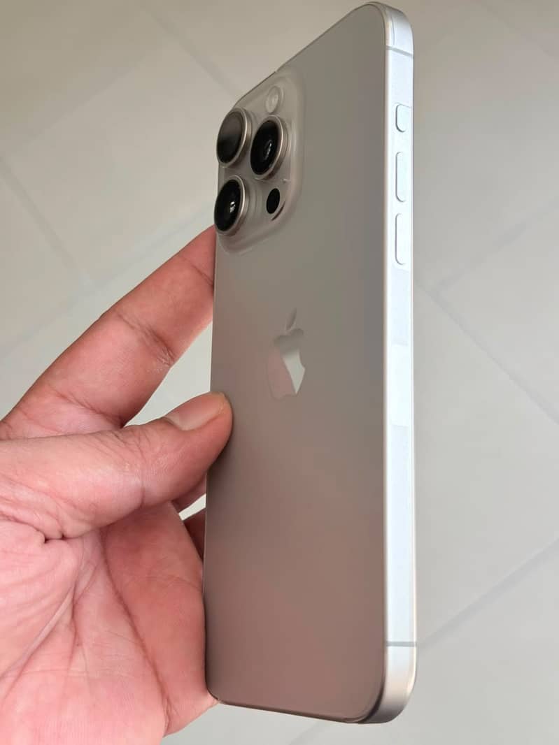 Apple iPhone 15 Pro Max 2