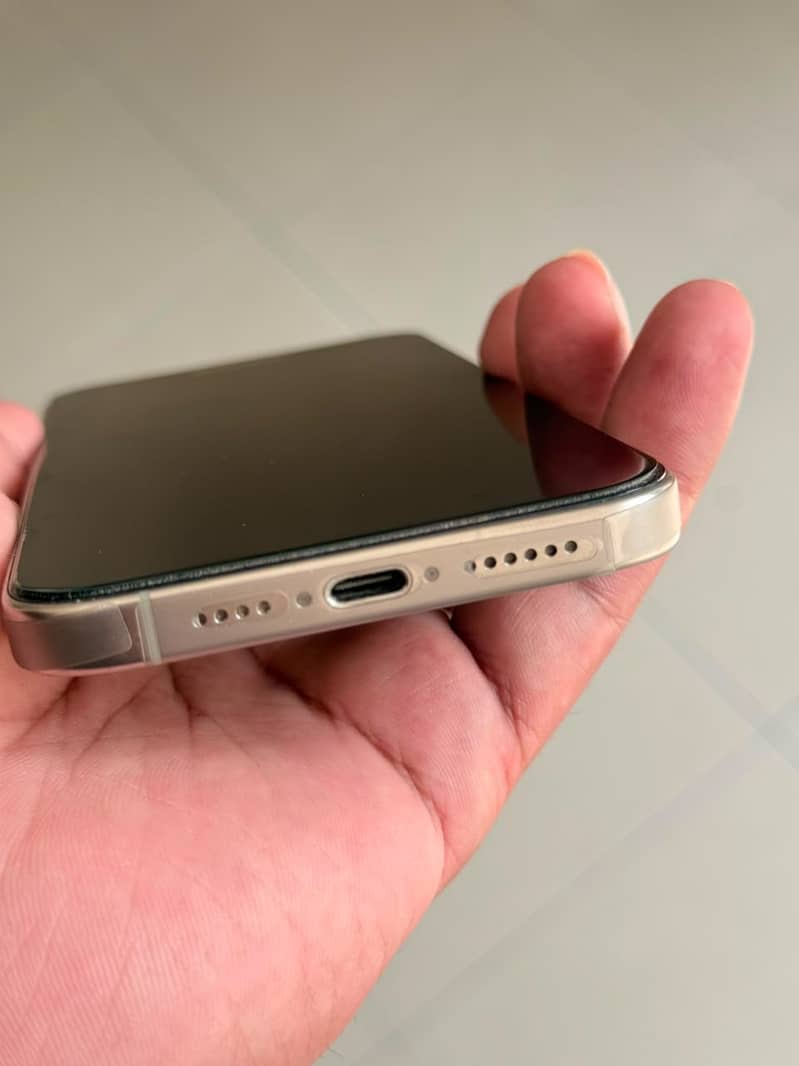 Apple iPhone 15 Pro Max 3