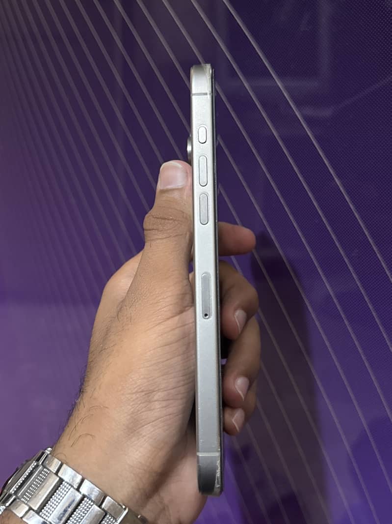 Apple iPhone 15 Pro Max 2