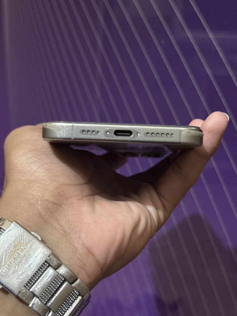 Apple iPhone 15 Pro Max 3