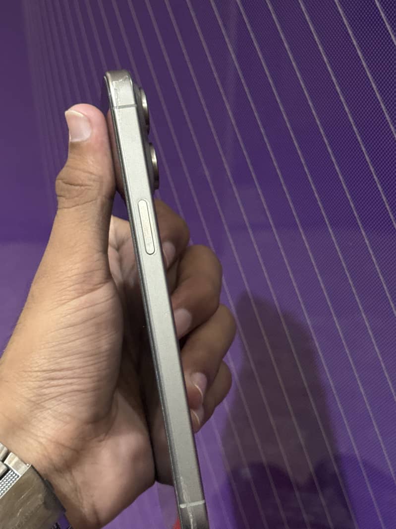 Apple iPhone 15 Pro Max 4