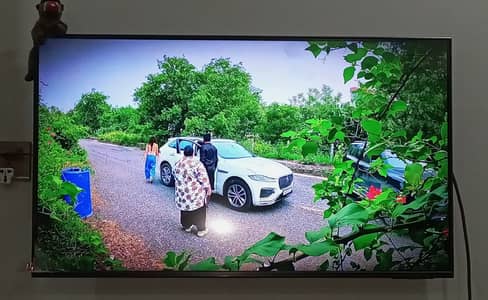 43 Inch Crystal UHD DU7000 4K Smart TV (Warranty)