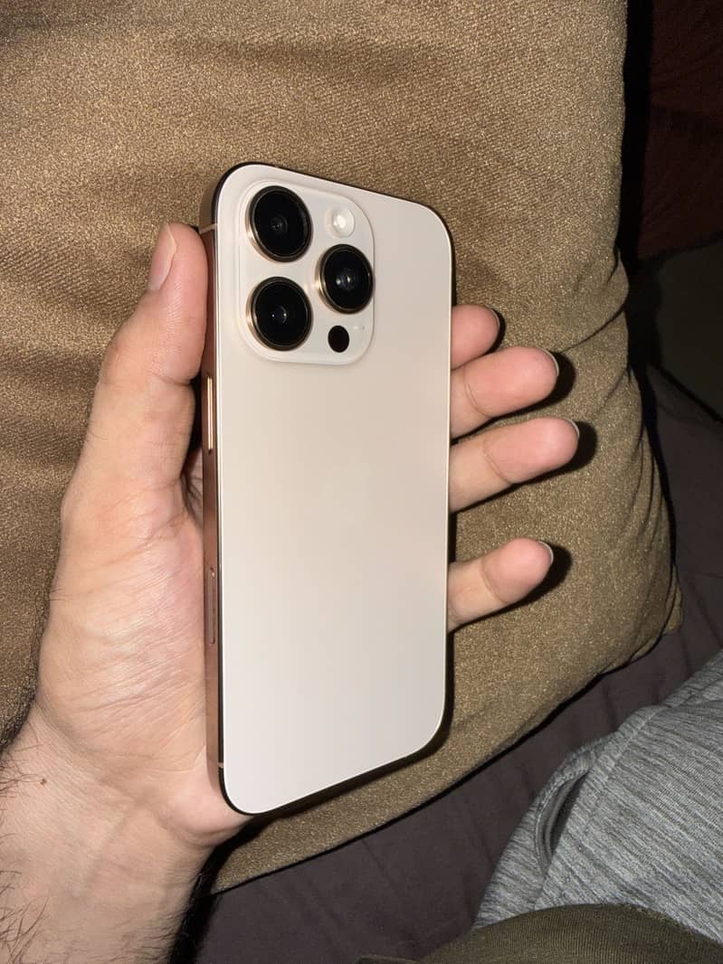 Apple iPhone 16 Pro 0