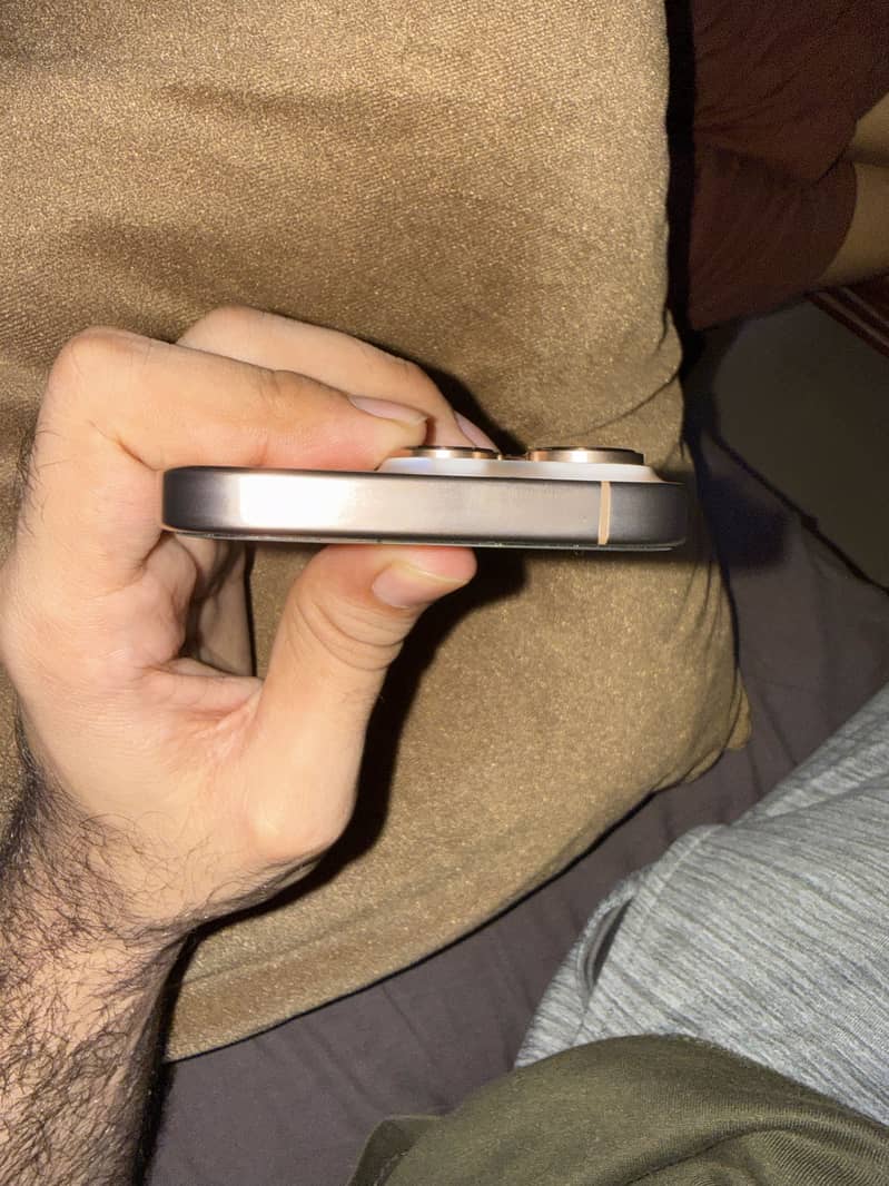 Apple iPhone 16 Pro 4