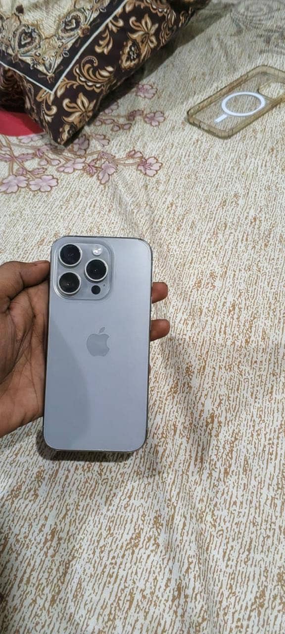 Apple iPhone 15 Pro 0