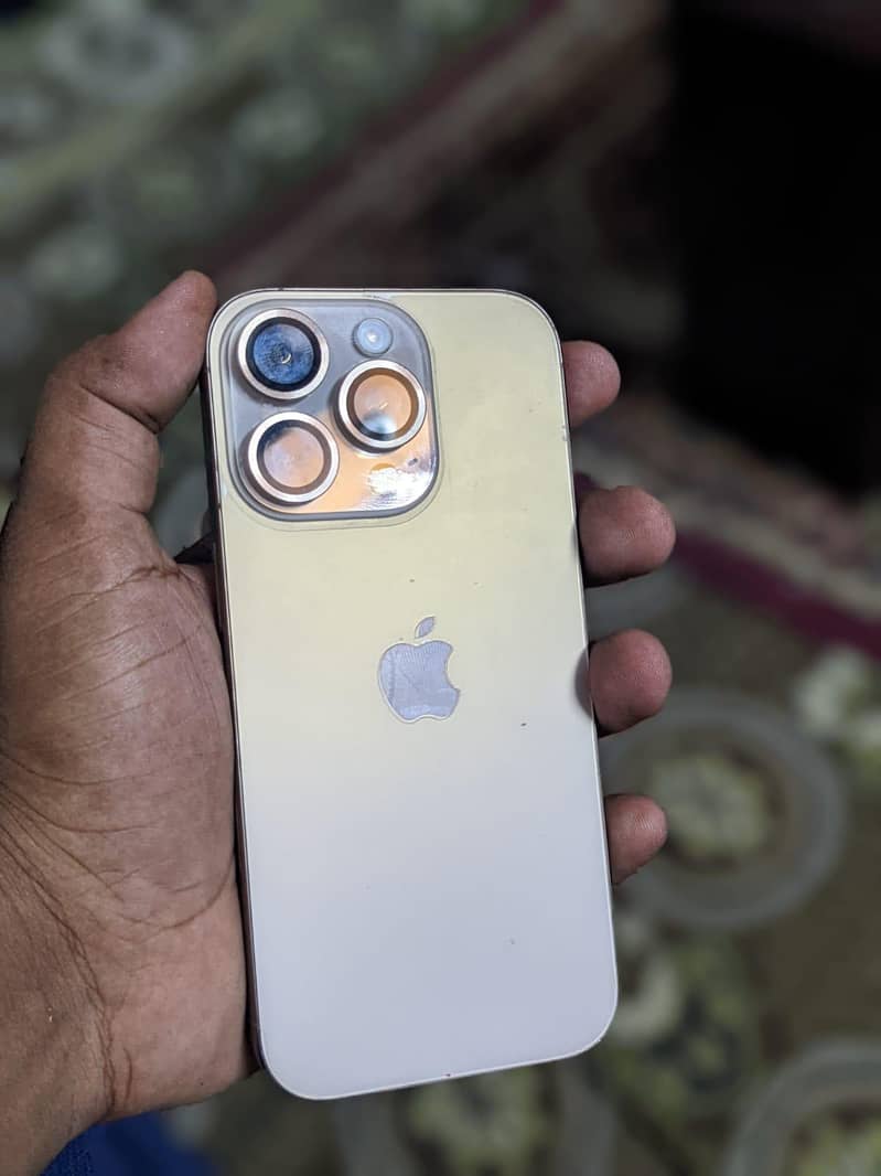 Apple iPhone 16 Pro 1