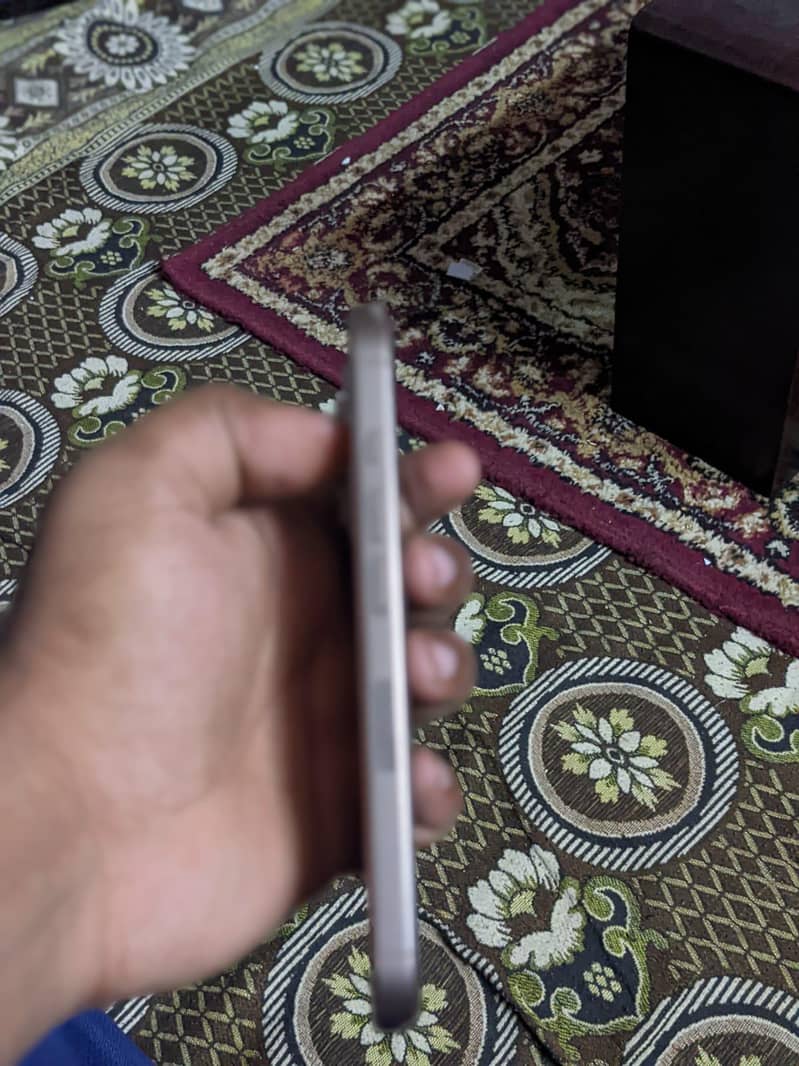 Apple iPhone 16 Pro 4