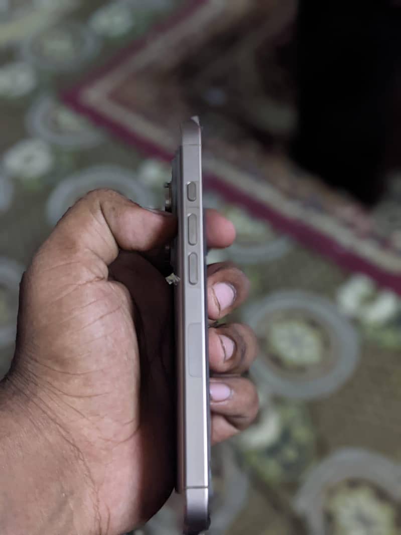 Apple iPhone 16 Pro 7