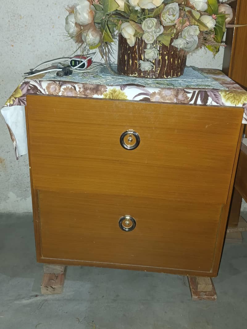 king size bed with side table 5