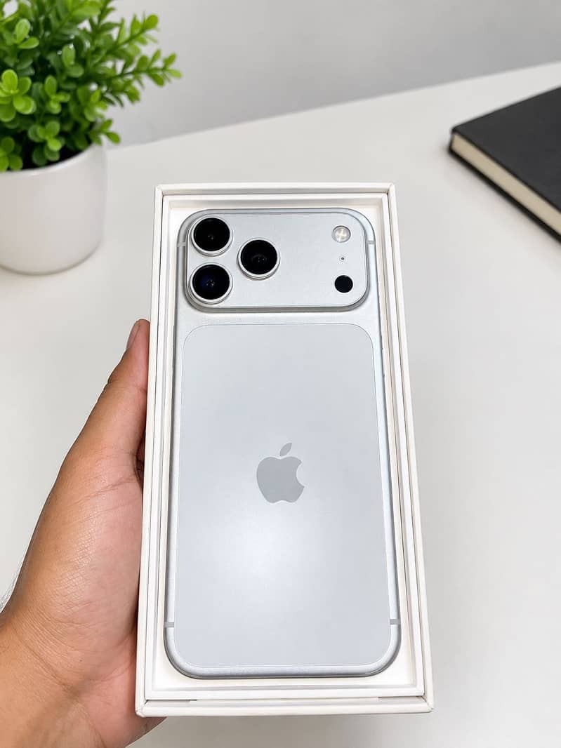 Apple iPhone 17 Pro Max 1
