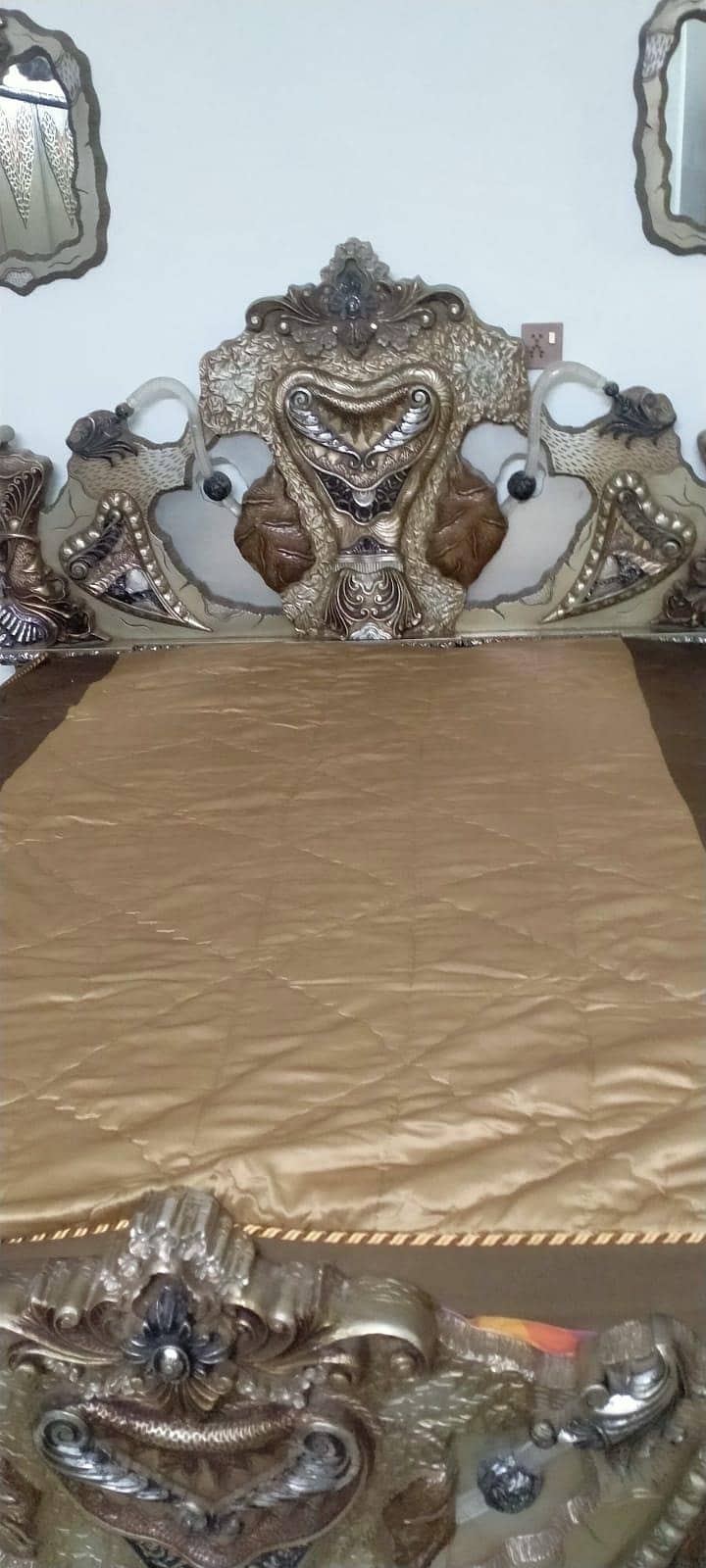 king bed available 1