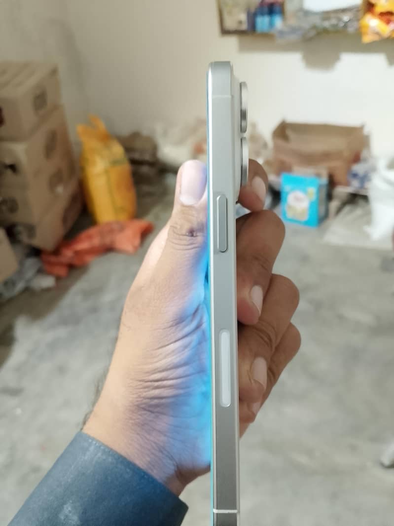 Apple iPhone 15 Pro Max 2