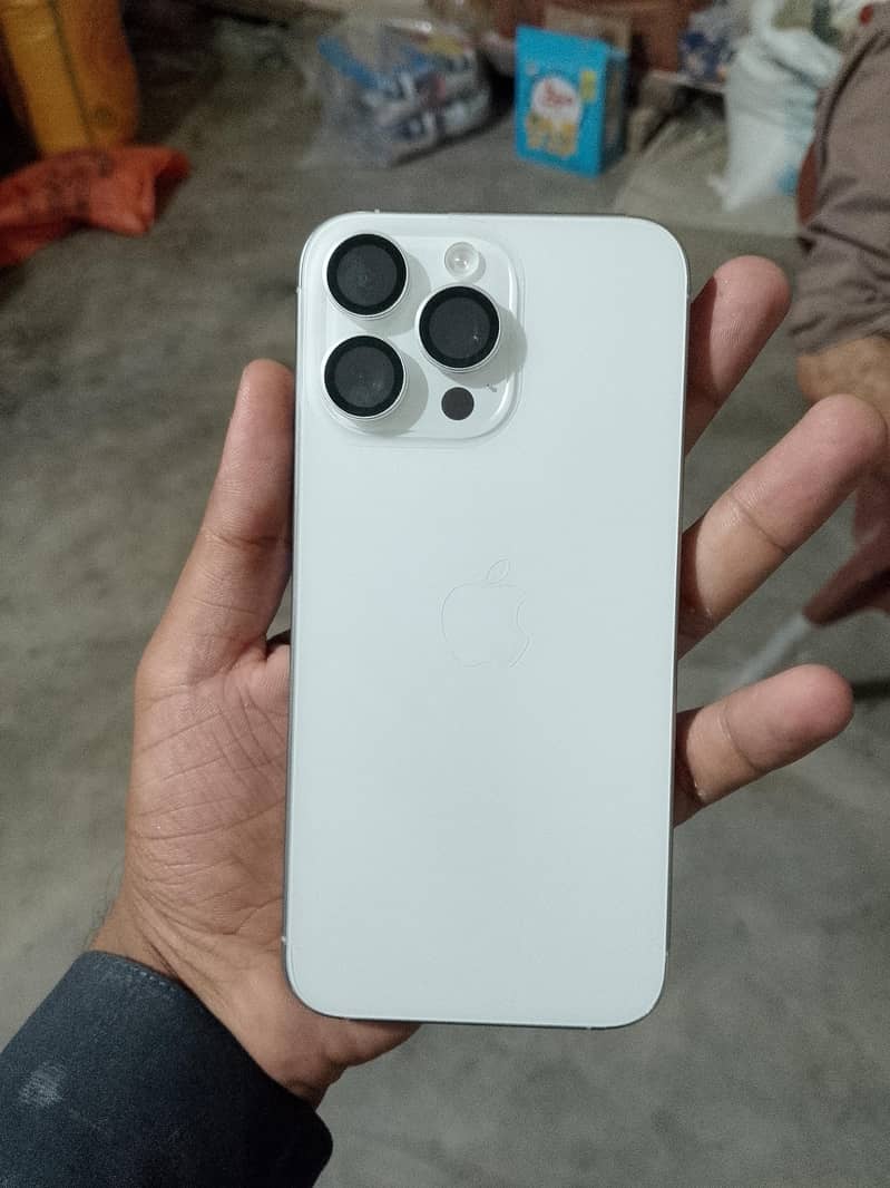 Apple iPhone 15 Pro Max 3