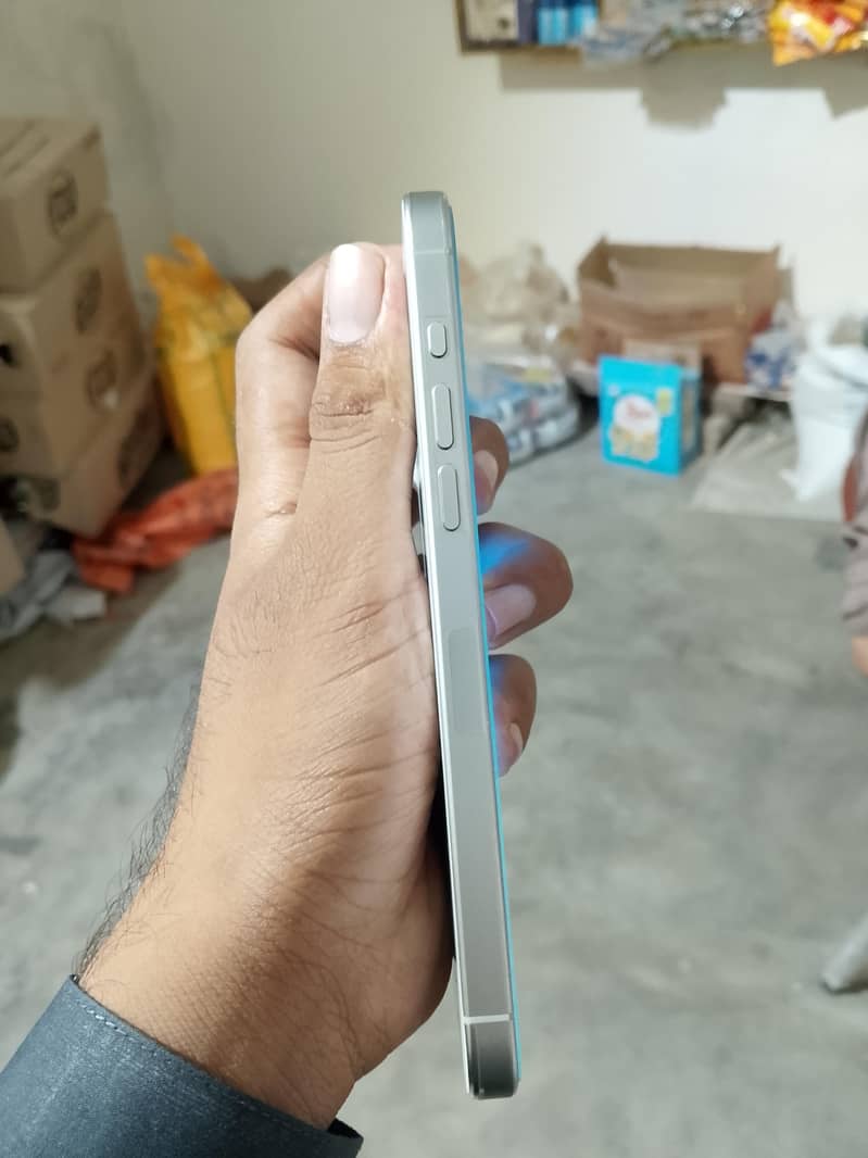 Apple iPhone 15 Pro Max 4
