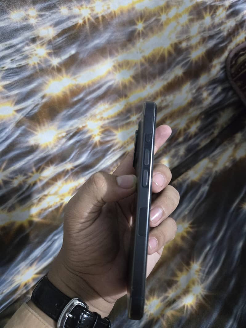 Apple iPhone 15 Pro 4