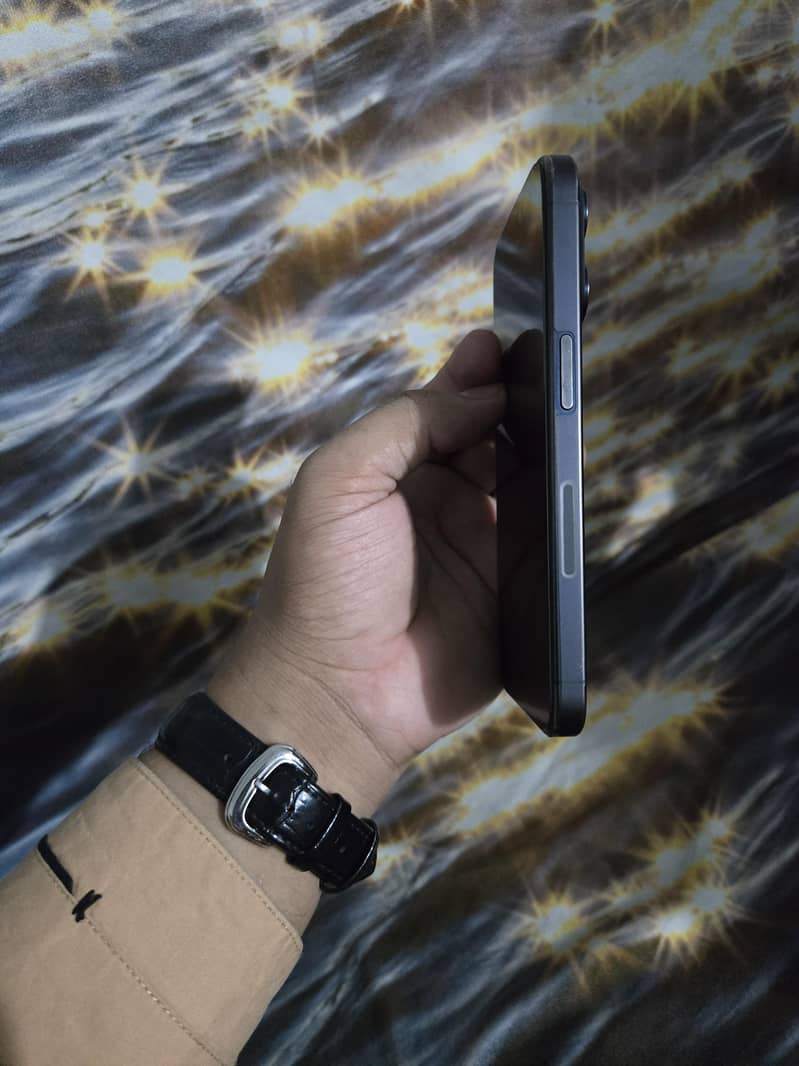 Apple iPhone 15 Pro 6