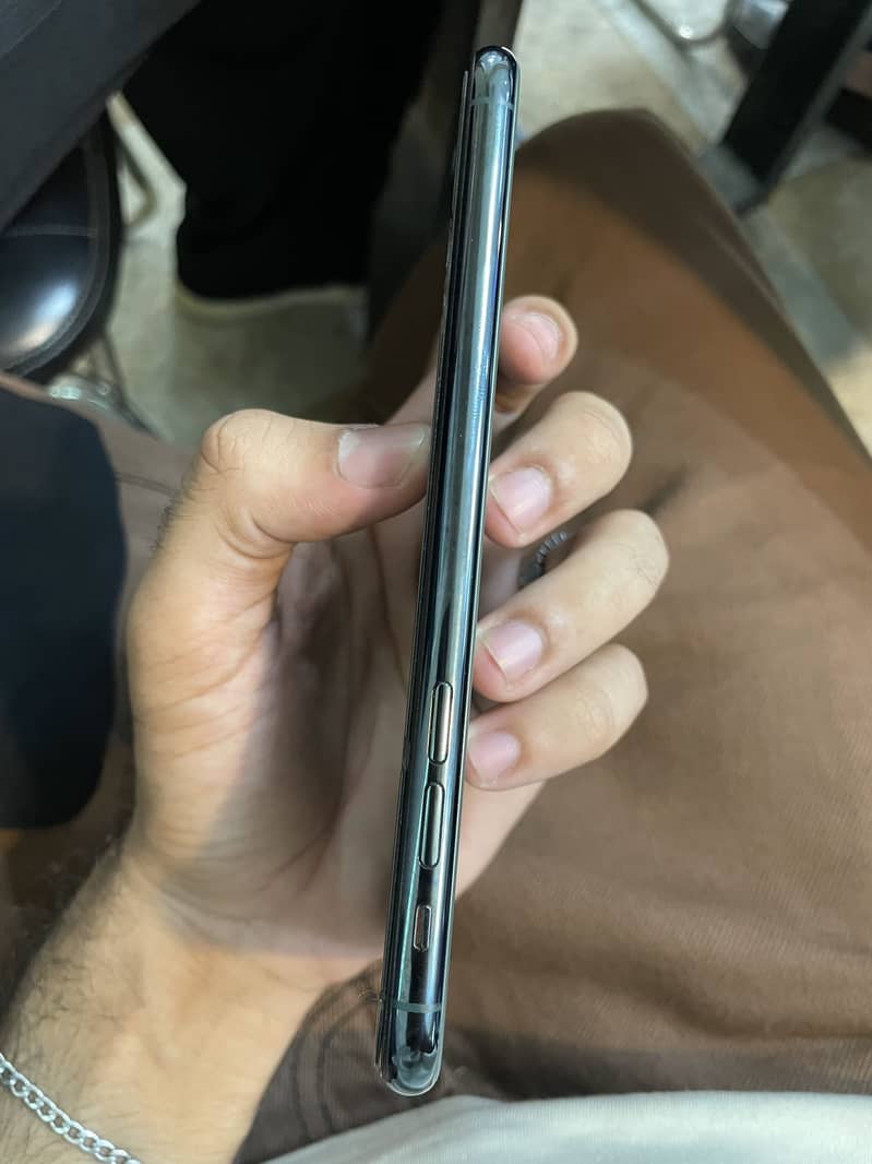 Apple iPhone 11 Pro Max 4
