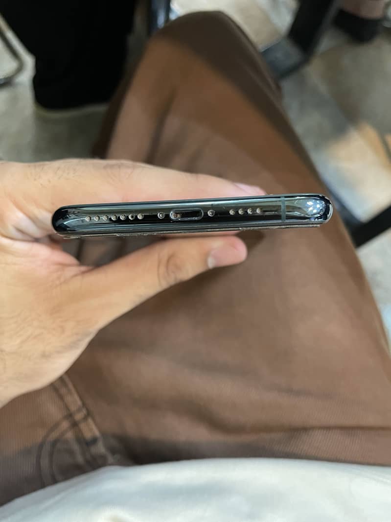 Apple iPhone 11 Pro Max 6