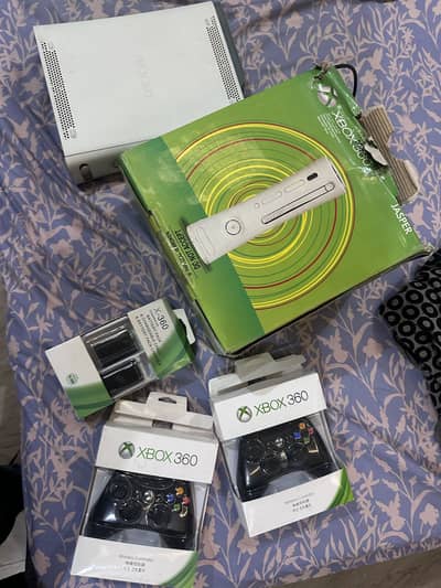 Xbox 360 Jasper 260 gb with two wireless controllers