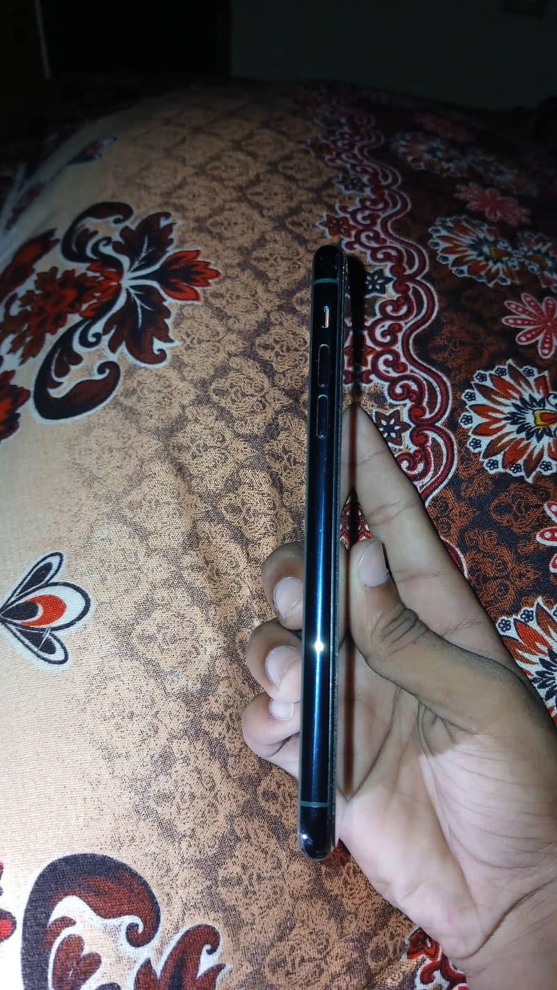Apple iPhone 11 Pro Max 2