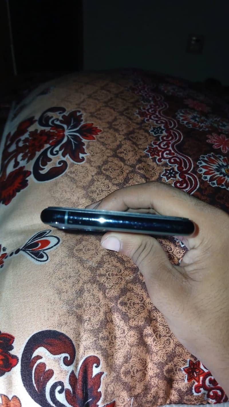 Apple iPhone 11 Pro Max 8