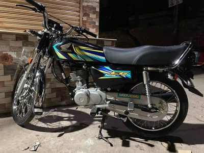 Honda 125 brand new codition black beauty original milage bio on spout
