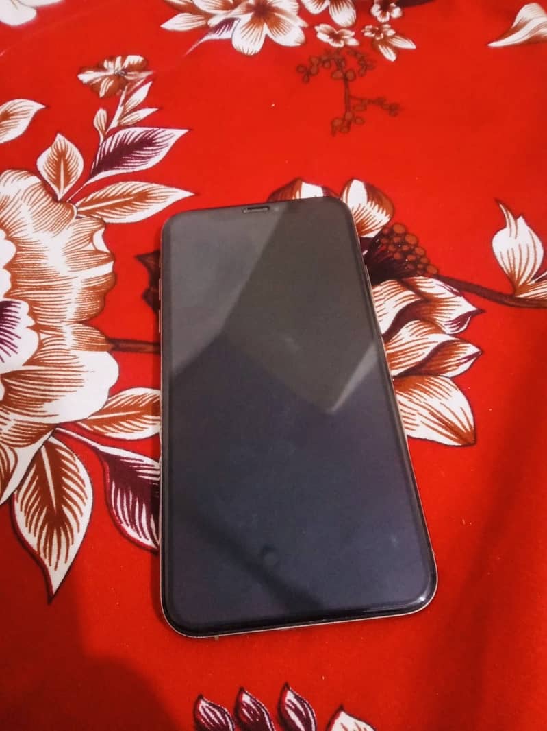 Apple iPhone XS 3