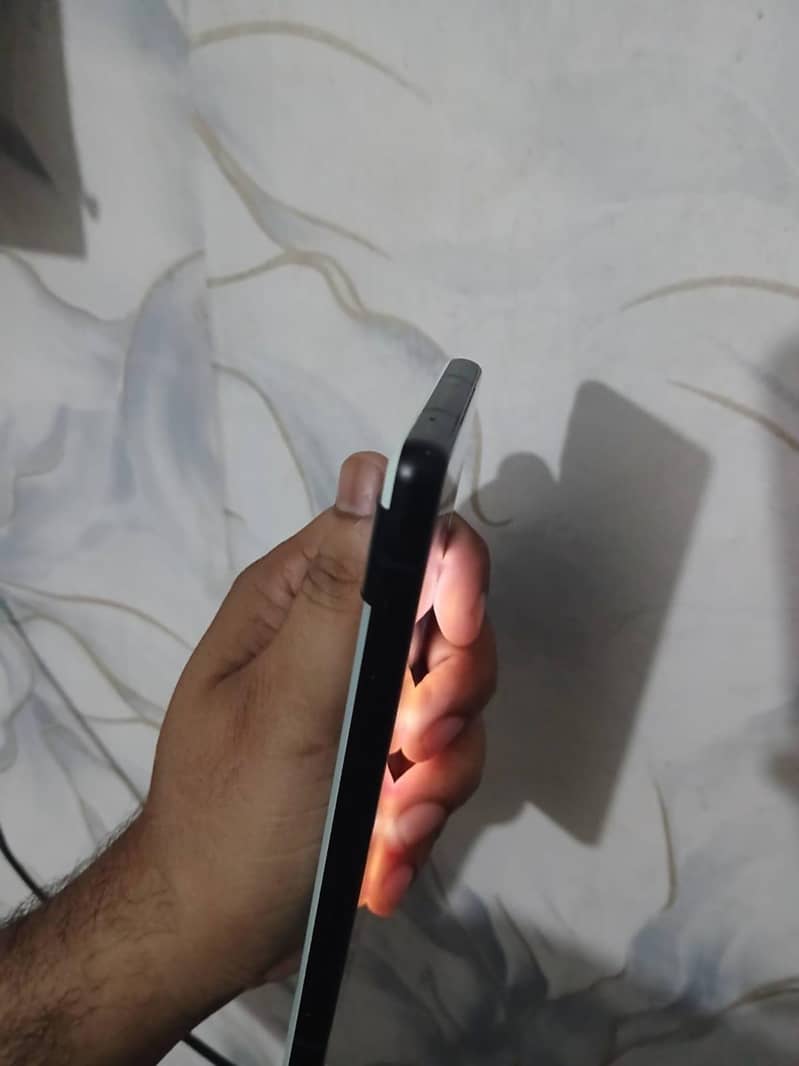 Google pixal 6A 4