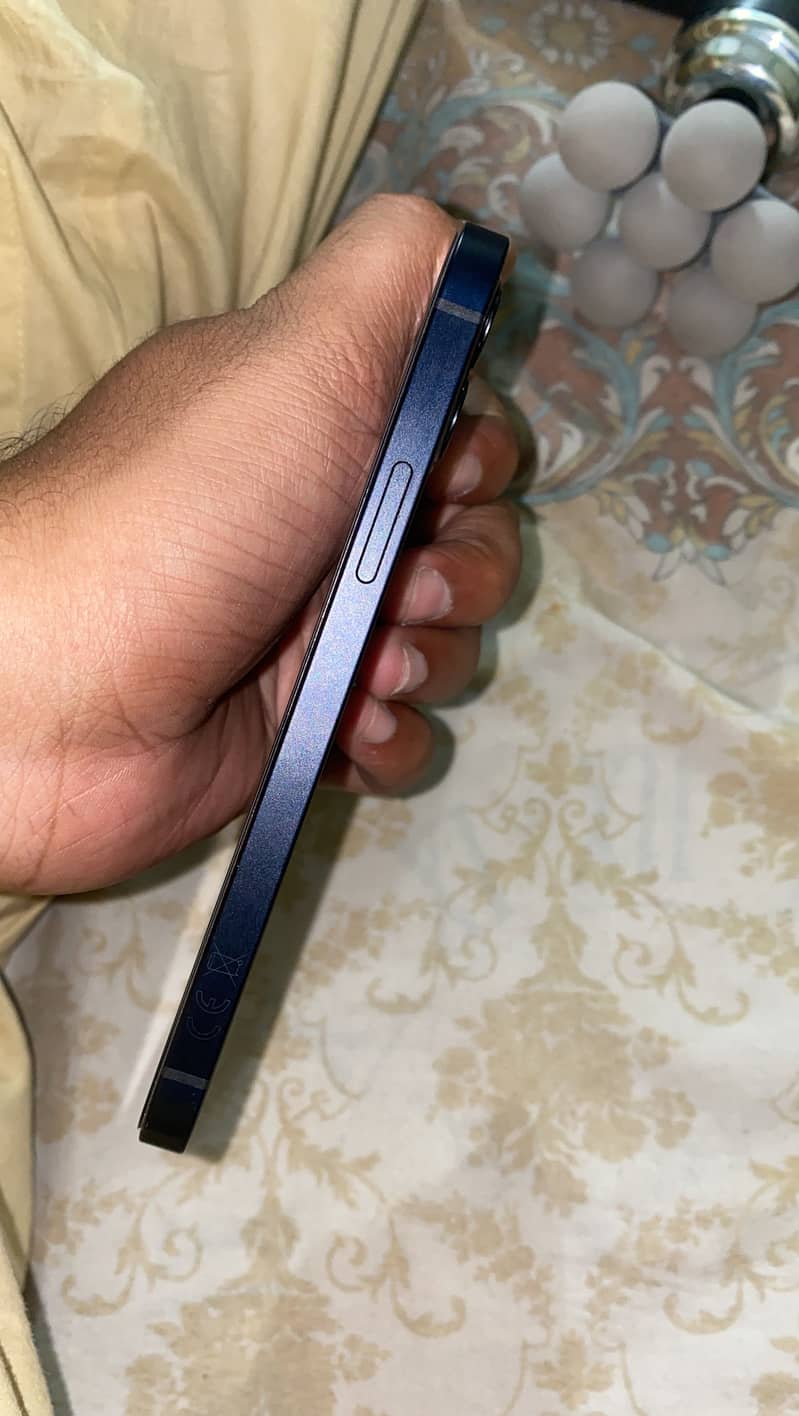 Apple iPhone 12 2