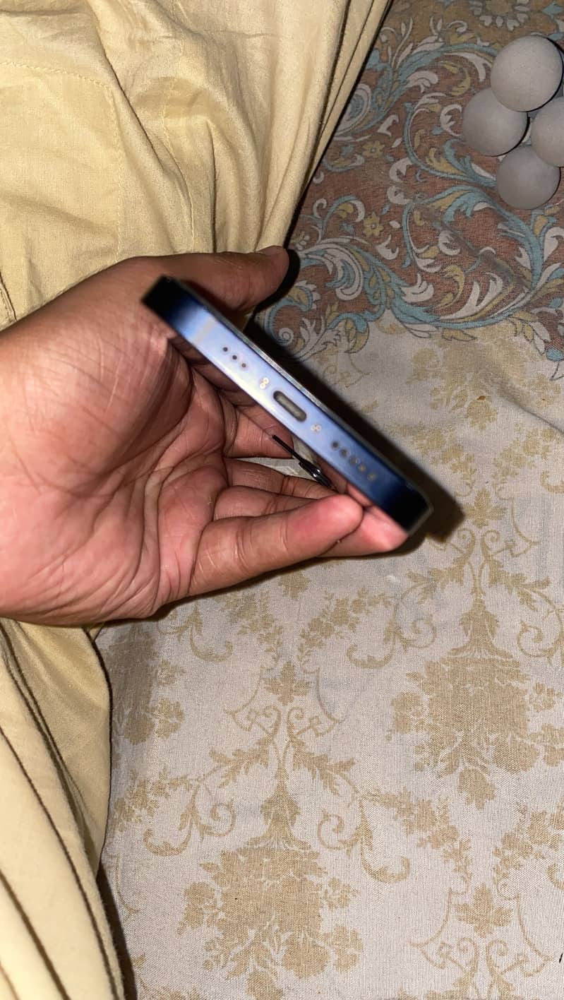 Apple iPhone 12 3
