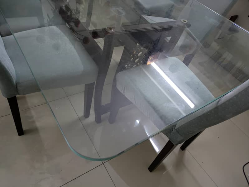 DINING TABLE 4