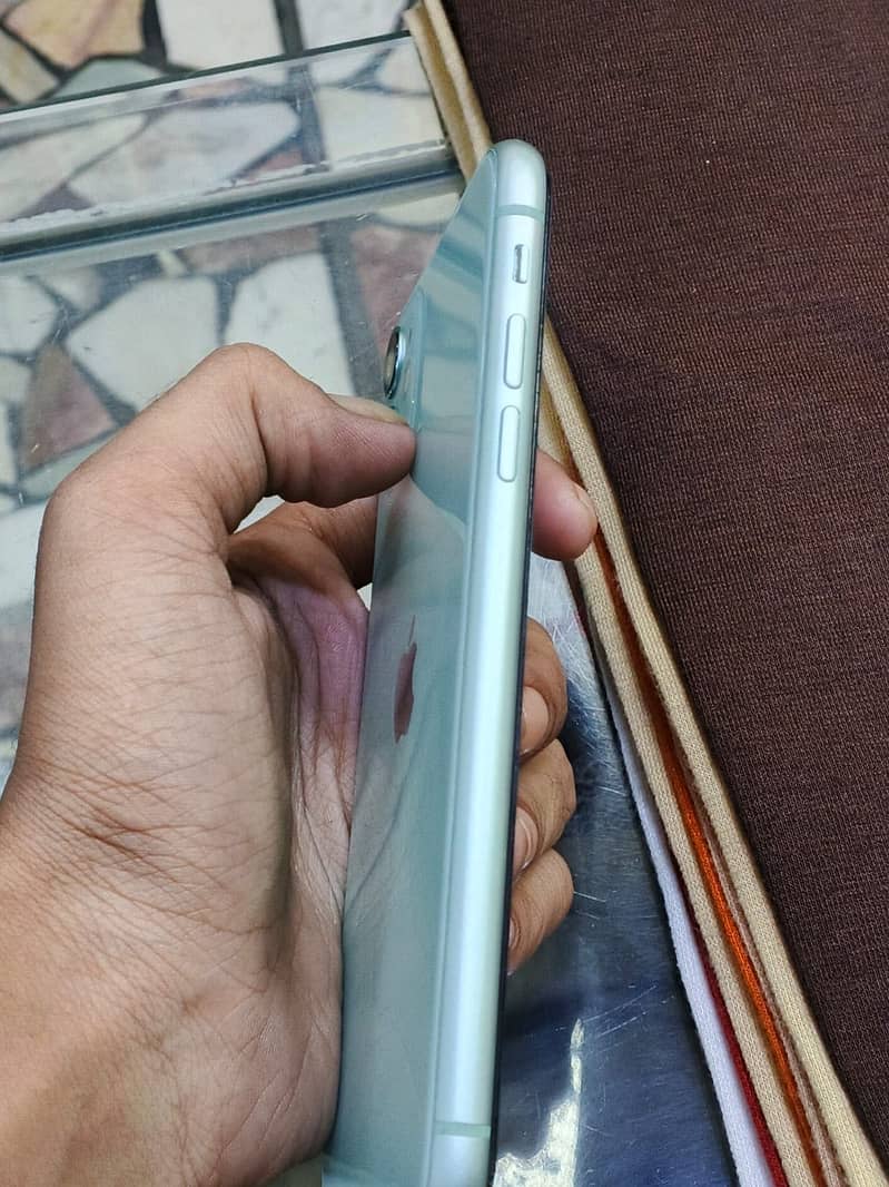 Apple iPhone 11 3