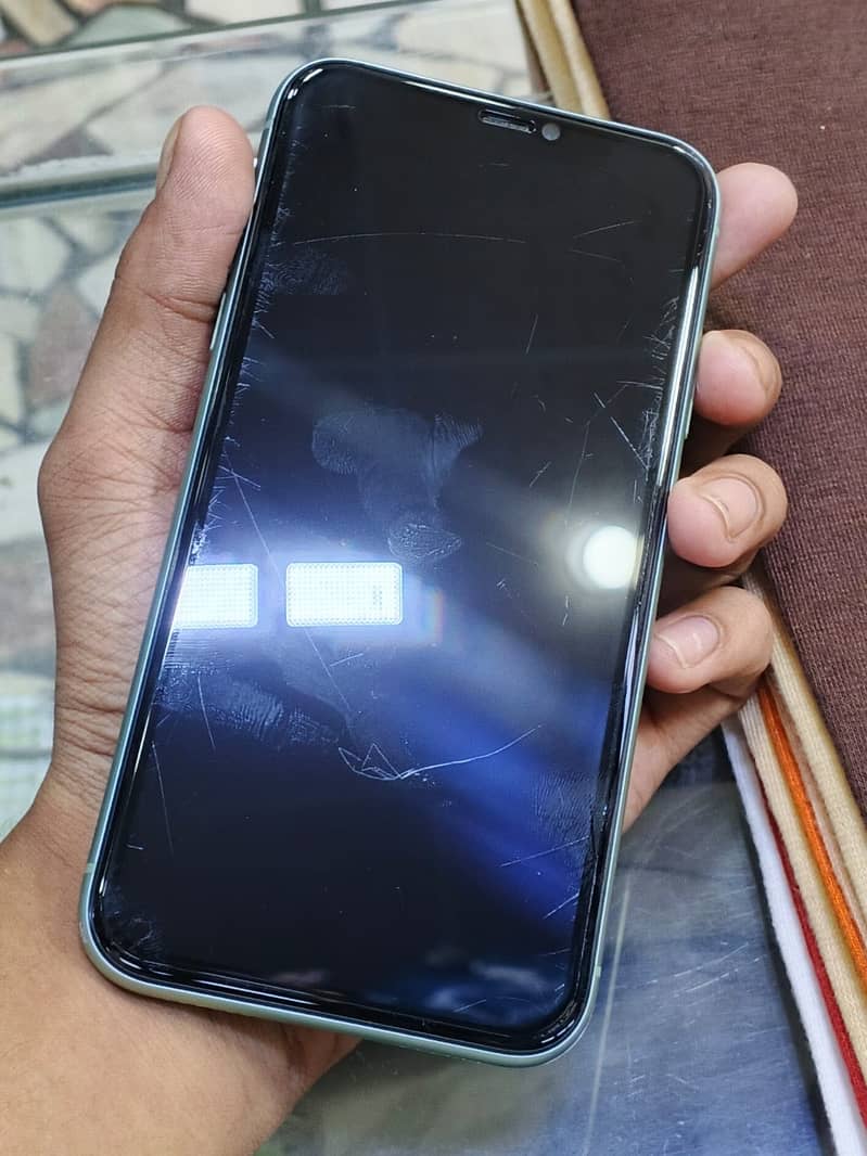 Apple iPhone 11 4