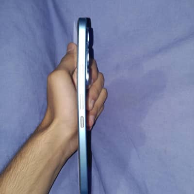urgent sale mobile bend hai upar sy Baki use mai zabardast hai