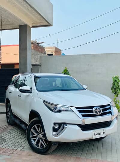 Fortuner Available for rent in sheikhupura