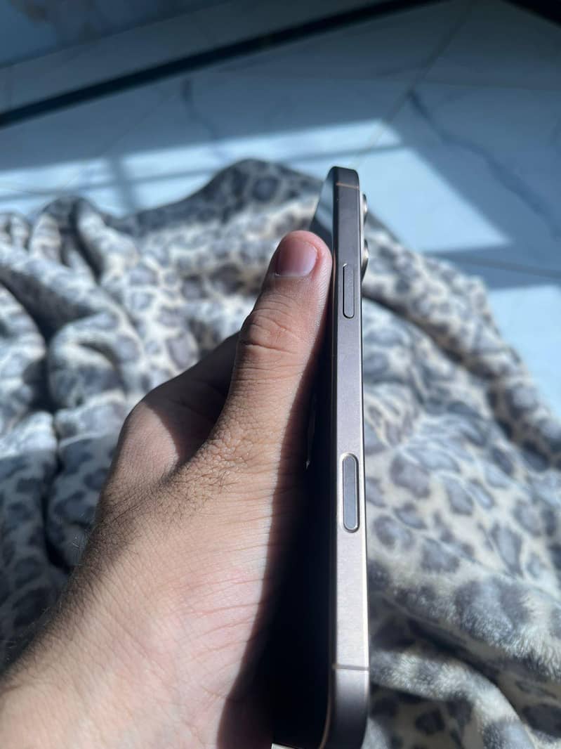 Apple iPhone 16 Pro Max 3