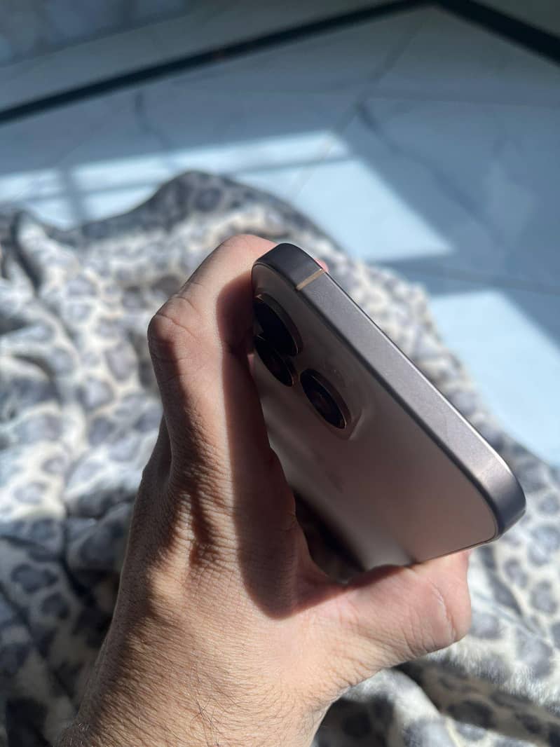 Apple iPhone 16 Pro Max 5