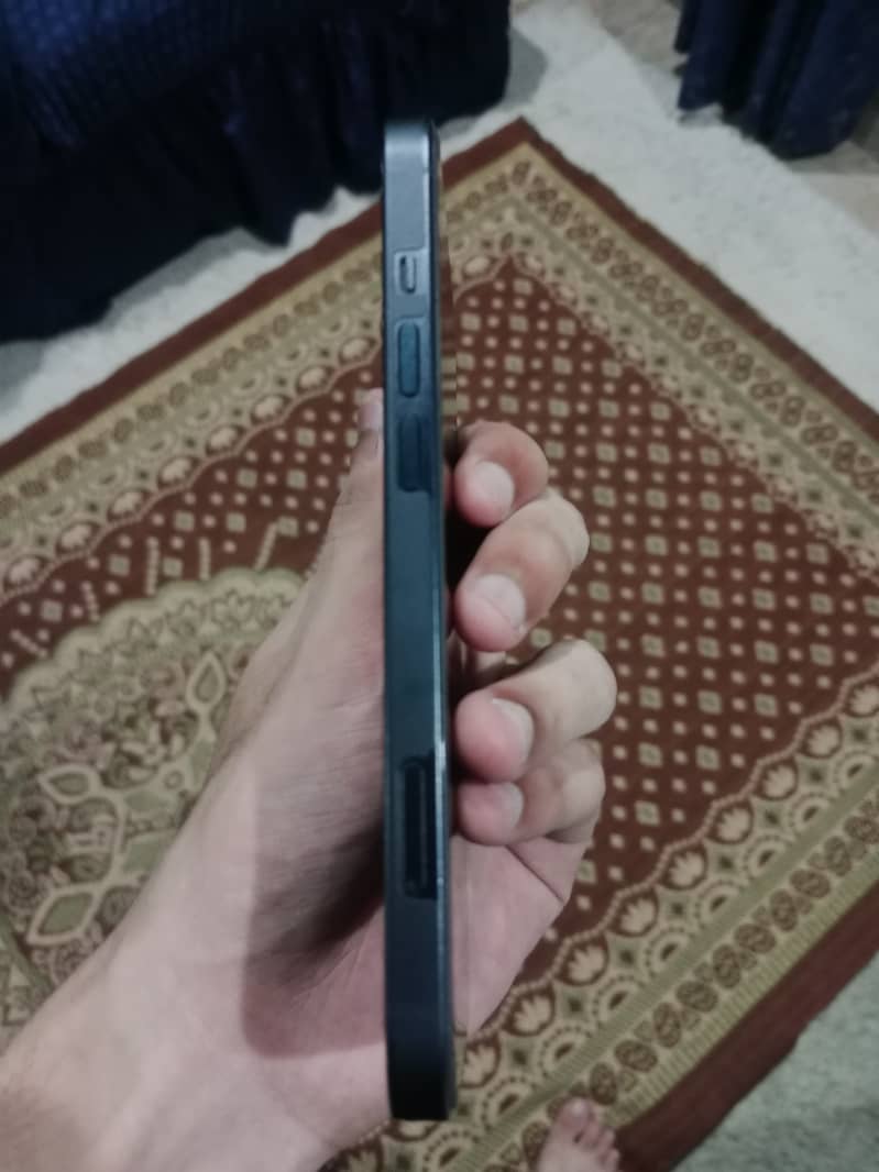 Apple iPhone 13 4